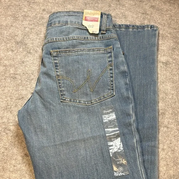 🤠 Wrangler Ladies’ NWT Straight-Leg Western Jeans – Light Wash Perfection! 🤠 - Picture 7 of 16